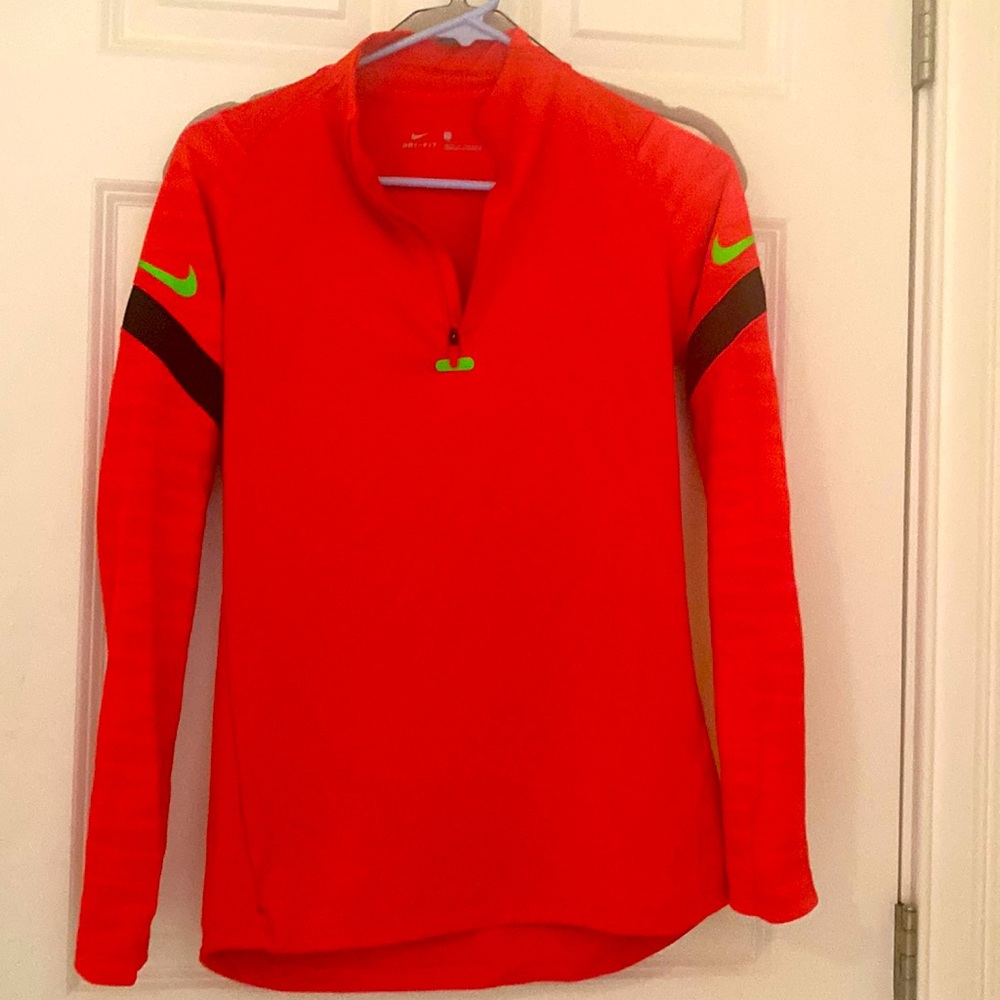 Nike size small pullover dry fit